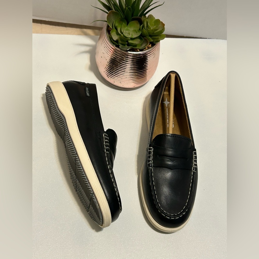 Eastland Black Leather Shoes - Picture 2 of 8